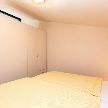 1 Bedroom Cozy Apartment In Jadranovo Luaran gambar