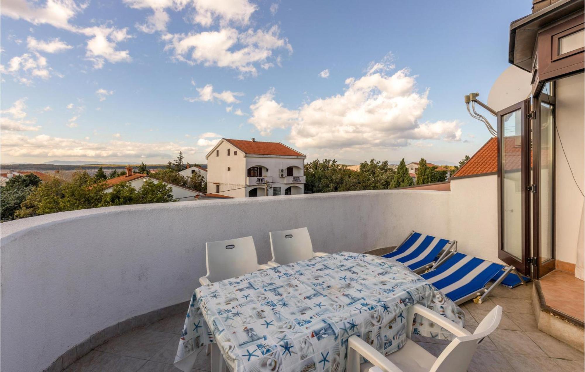 1 Bedroom Cozy Apartment In Jadranovo Luaran gambar