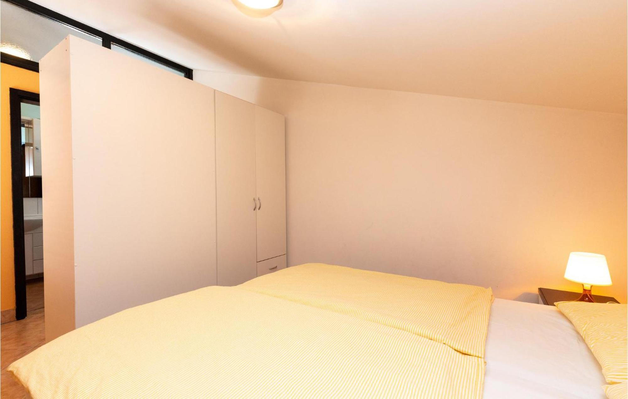 1 Bedroom Cozy Apartment In Jadranovo Luaran gambar