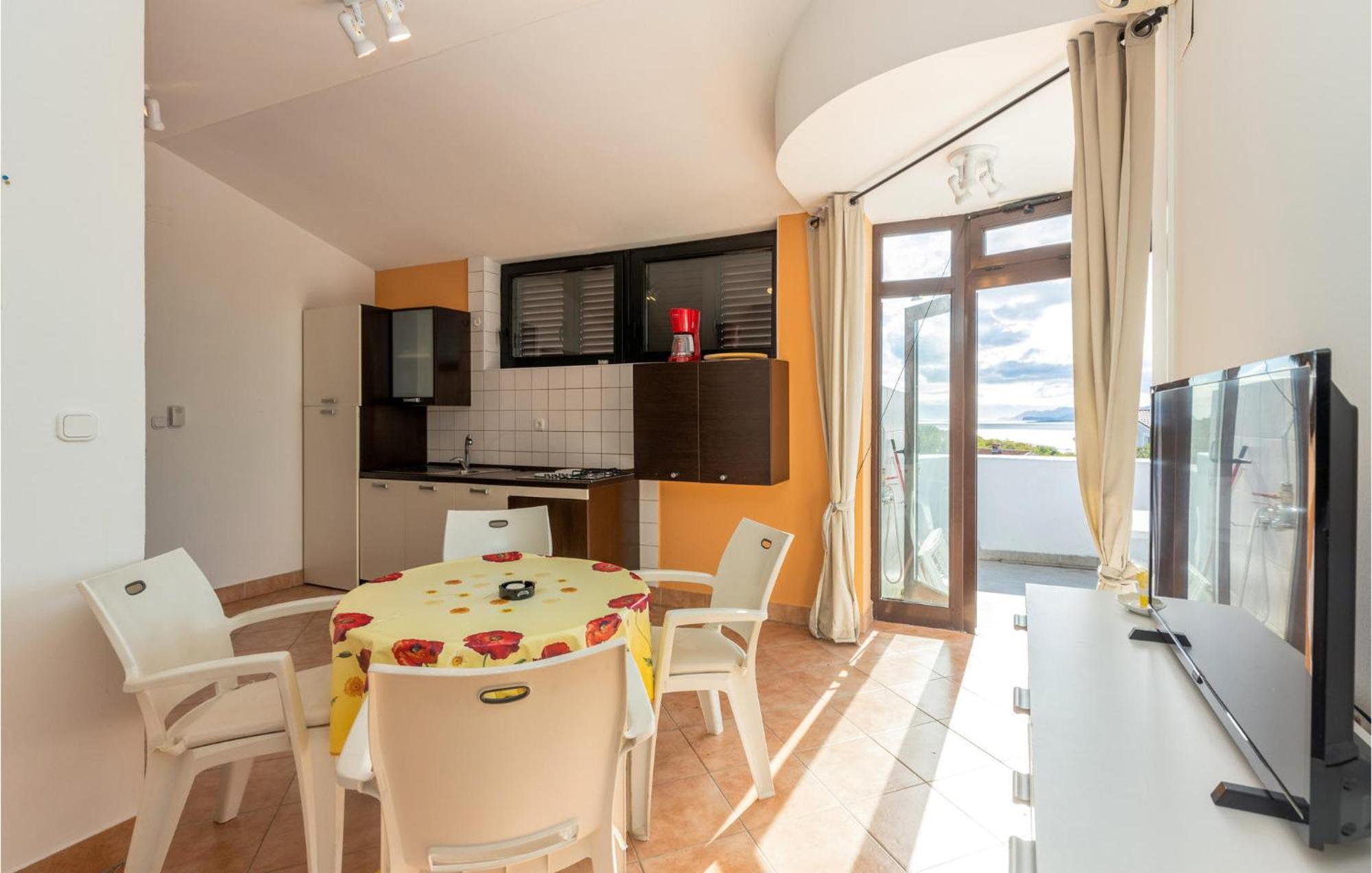 1 Bedroom Cozy Apartment In Jadranovo Luaran gambar