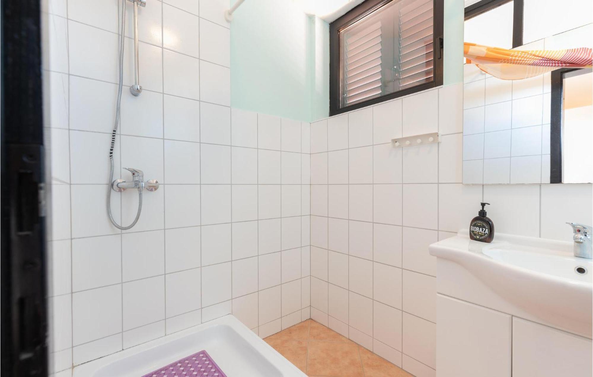 1 Bedroom Cozy Apartment In Jadranovo Luaran gambar