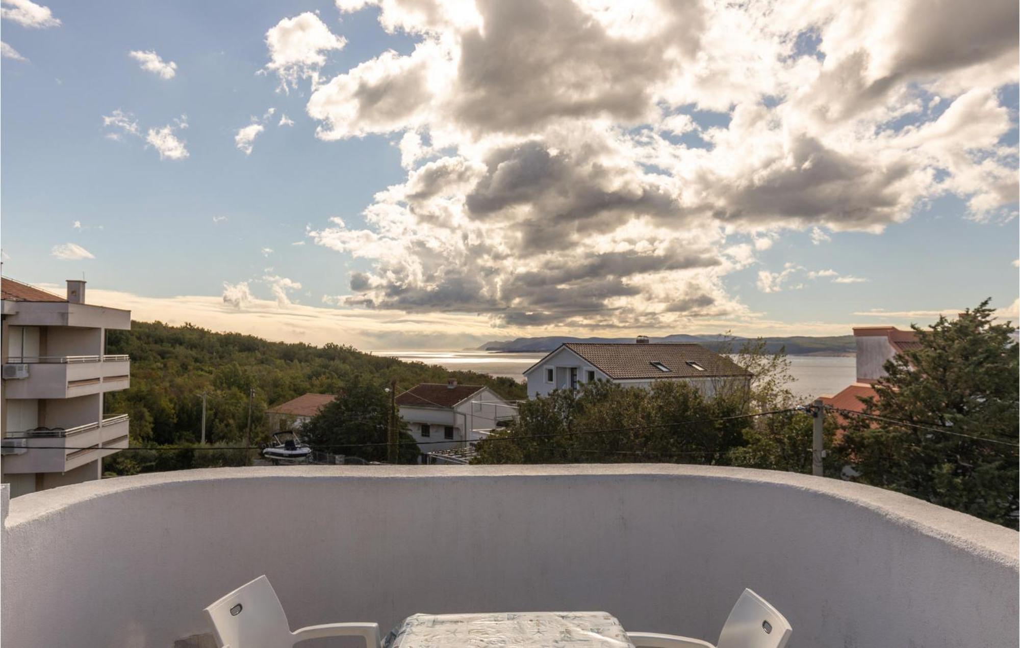1 Bedroom Cozy Apartment In Jadranovo Luaran gambar