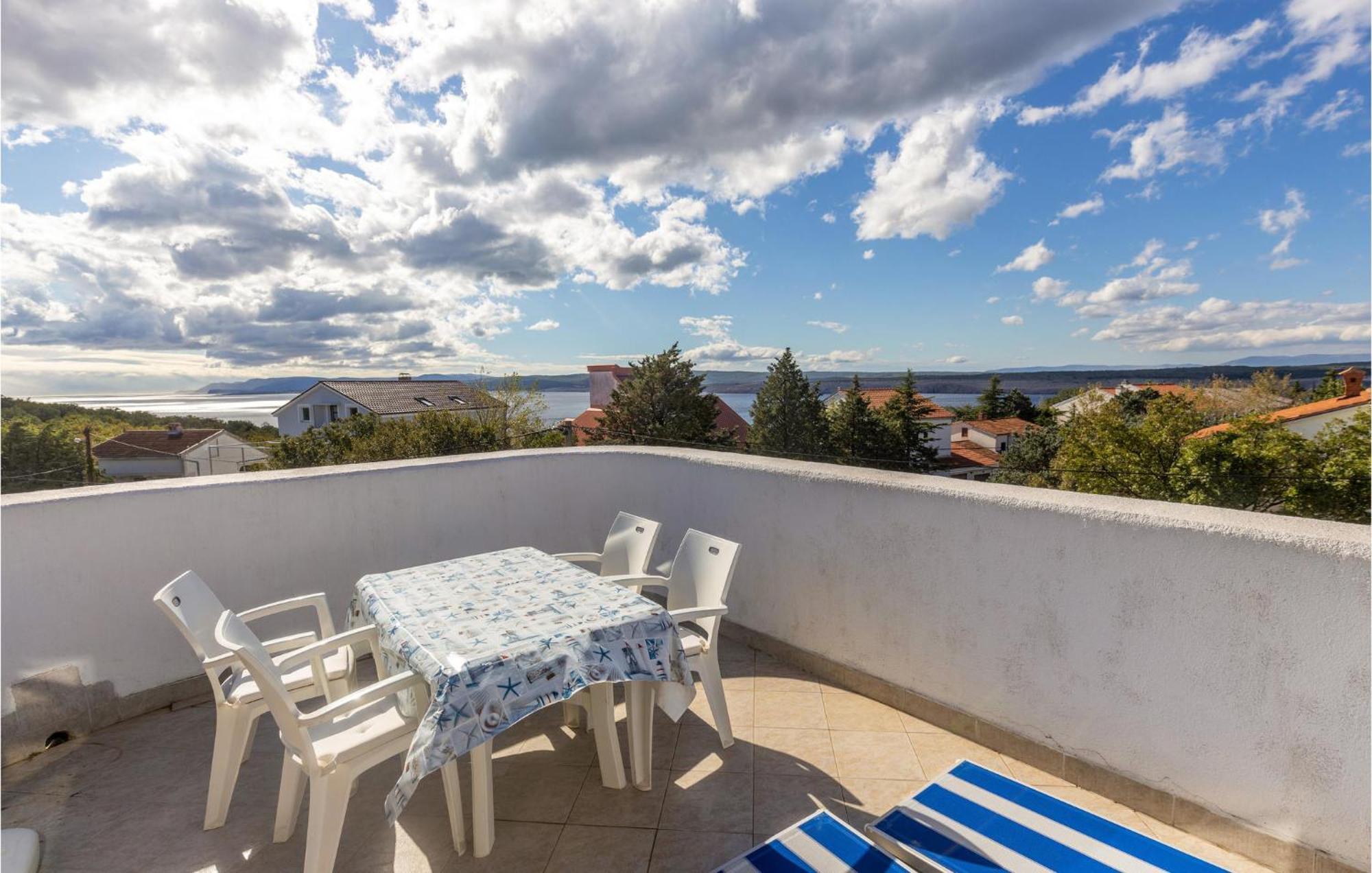 1 Bedroom Cozy Apartment In Jadranovo Luaran gambar