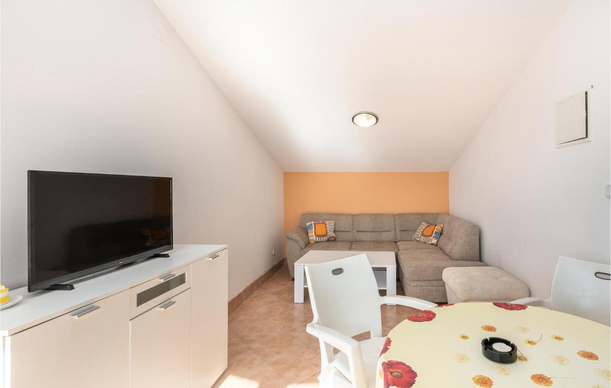 1 Bedroom Cozy Apartment In Jadranovo Luaran gambar
