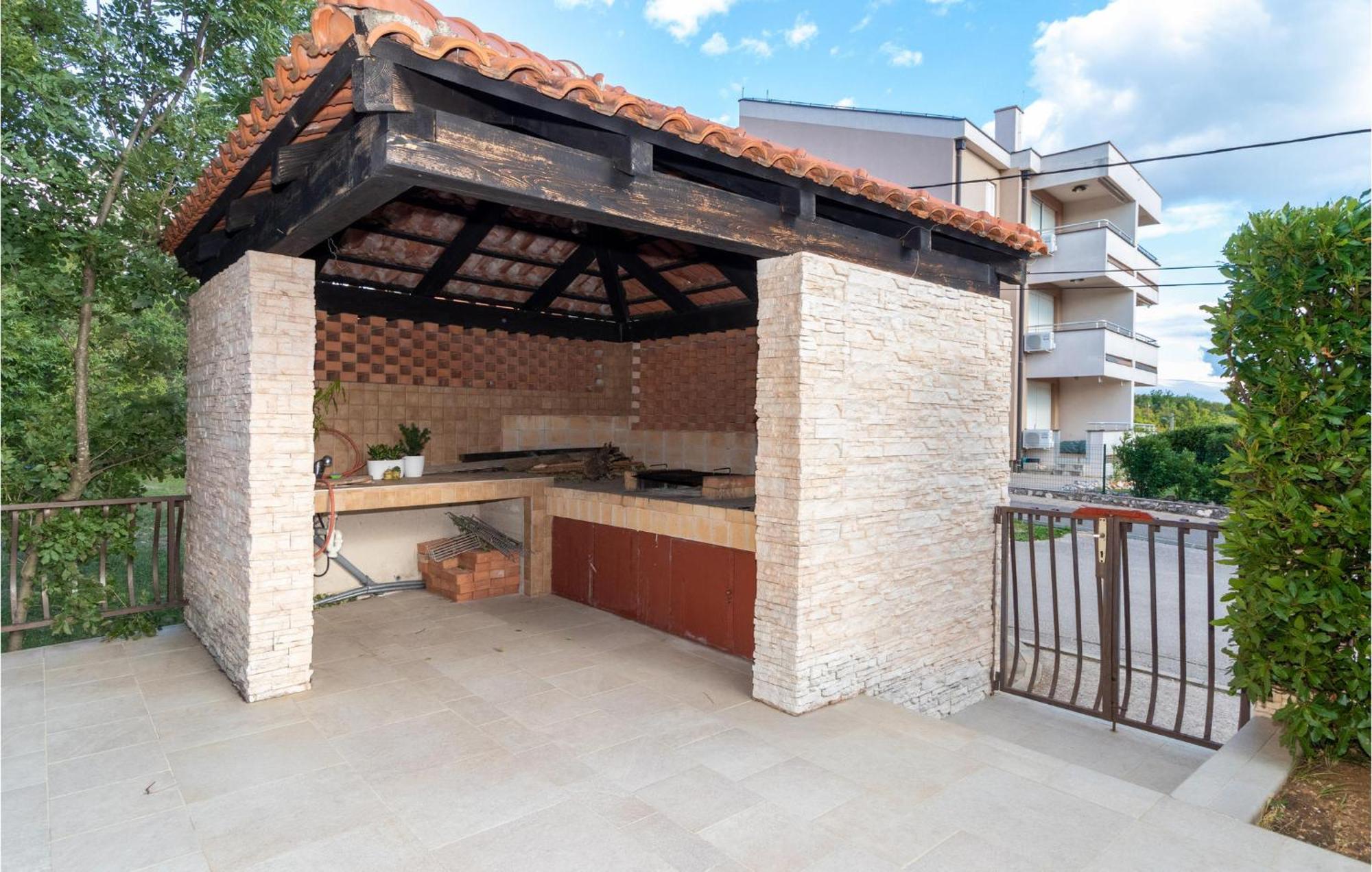 1 Bedroom Cozy Apartment In Jadranovo Luaran gambar